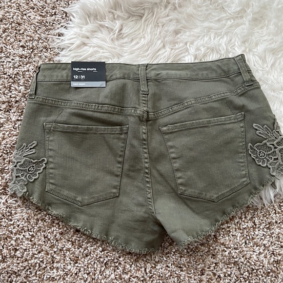 High rise shorts - Picture 3 of 5